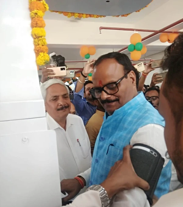 Deputy CM Brijesh Pathak inaugurated the Health ATM machine at Khushi Nagar. Free Medical Checkups are made available for the citizens including children.
