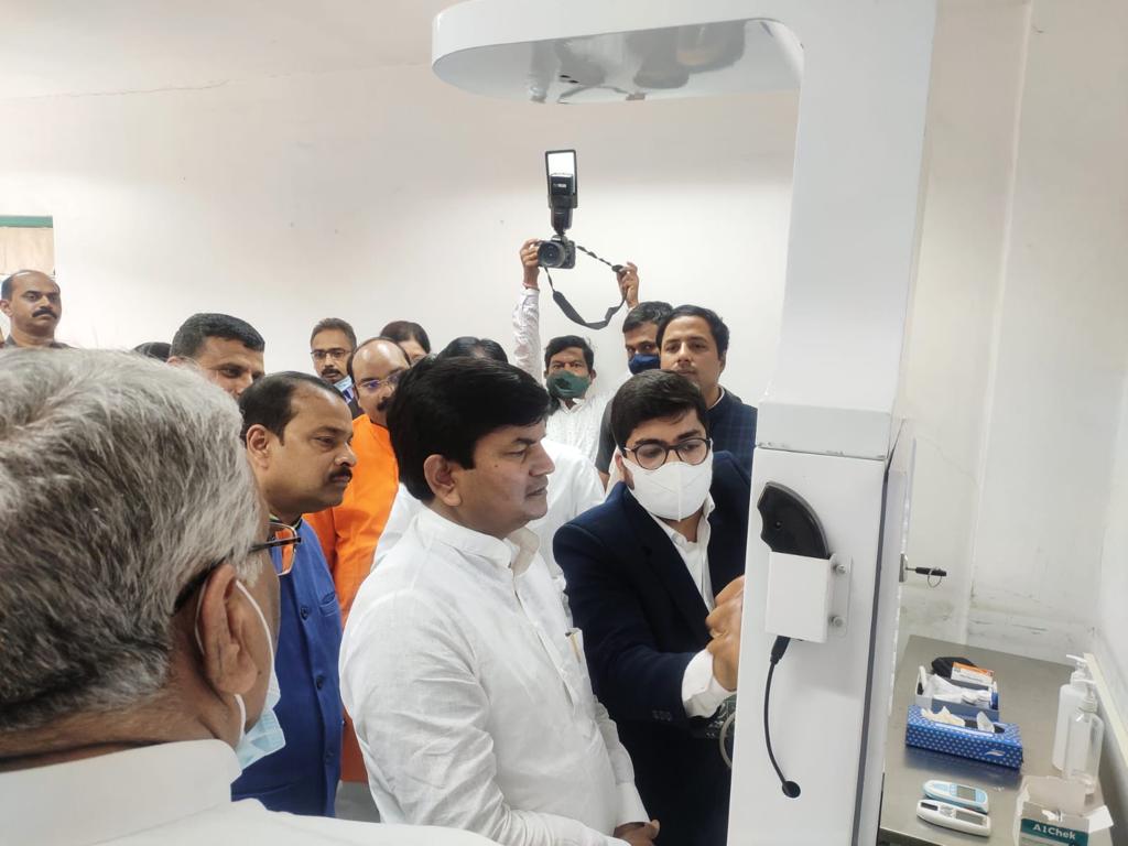 Clinics On Cloud in collaboration with Hindustan Antibiotics Ltd. showcased their advanced health kiosk made with cutting edge and latest technology to a committee of 17 Members of Parliament headed by Smt. Kanimozhi Karunanidhi.