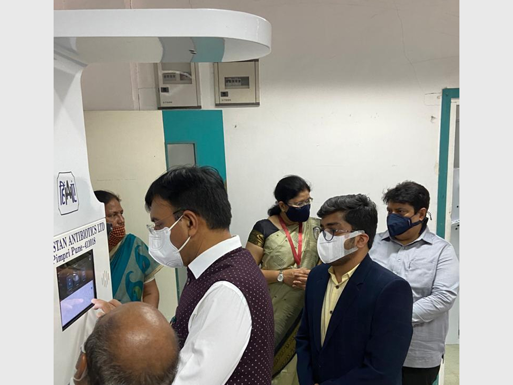 Shri Mansukh Mandaviya (Health Minister of India) inaugurated the latest batch of Clinics On Cloud Health Kiosk at Hindustan Antibiotics Ltd Pune office.