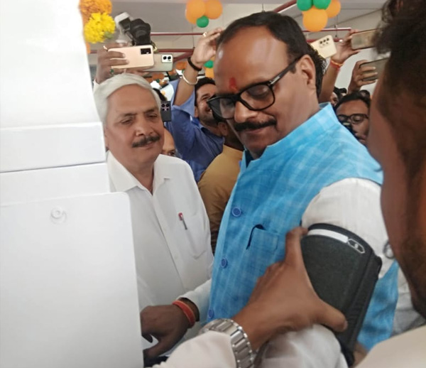 Deputy CM Keshav Prasad Maurya felicitated the Health ATM at UttarPradesh, Farrukhabad. The health ATM conducts more than 23 checkups in less than 10 minutes.